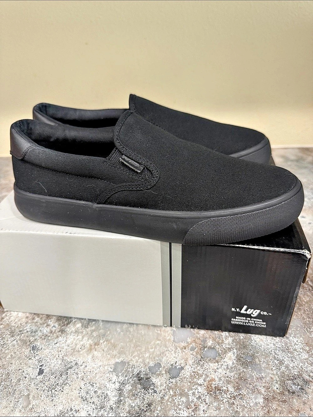 Lugz Classic Slip-On Sneakers in Black US 9 W New